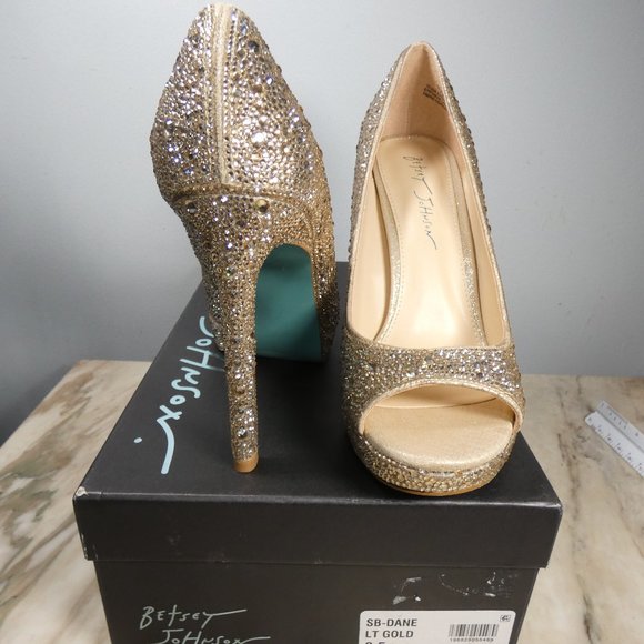 NiB SPARKLING Betsey Johnson Dane Peep Toe Pump, Light Gold, 8.5 - Picture 7 of 16